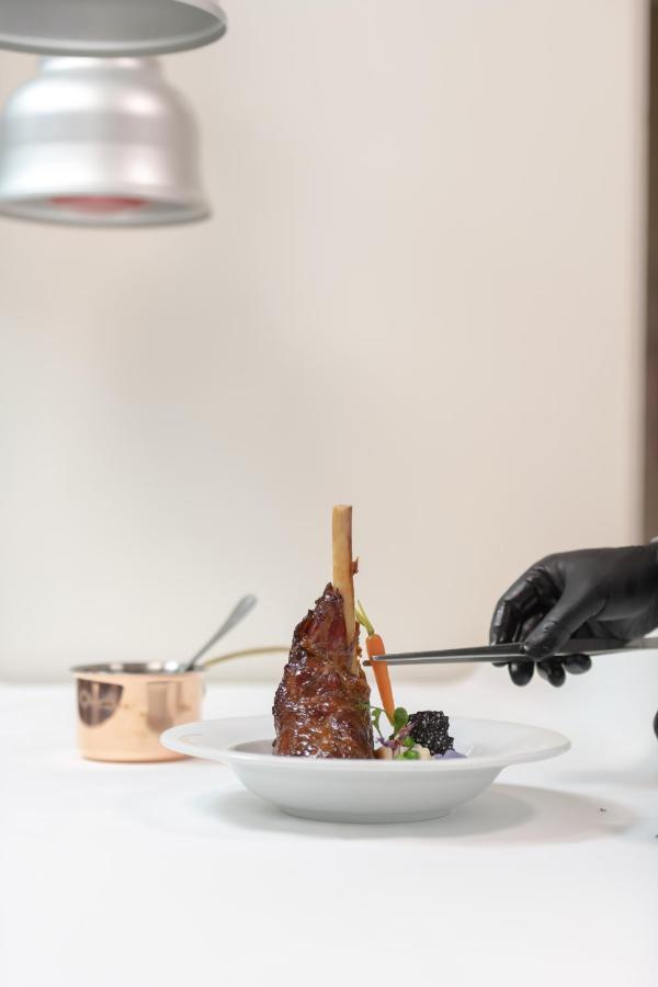 The View Bouznika Hotel Exterior foto A chef preparing a dish